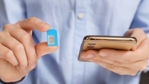 Choosing Between eSIM and Physical SIM Cards for Seamless Travel